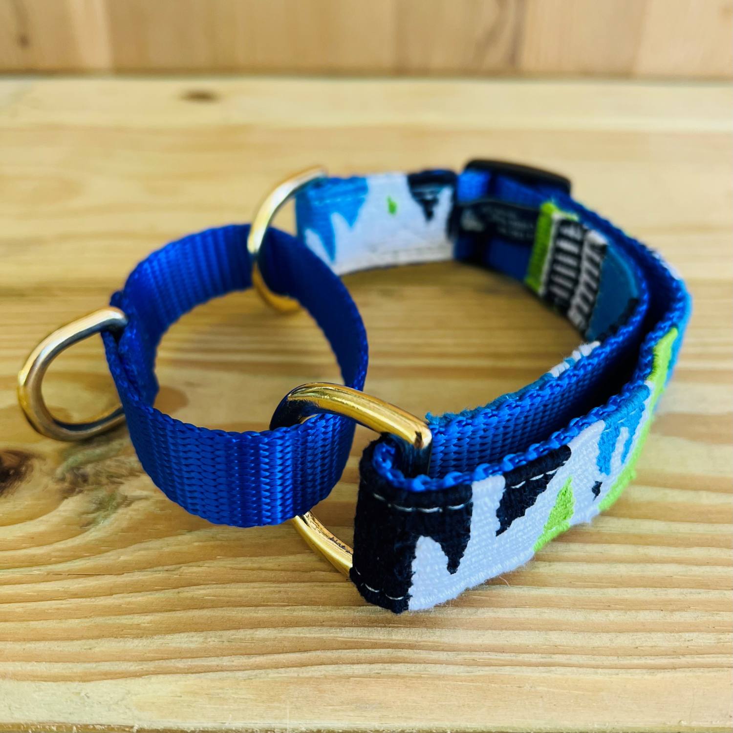 martingale collar in blue